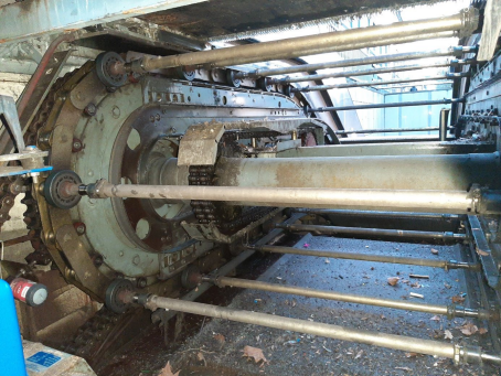 Fahrtreppen-Kette vor der Aufbereitung