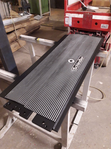 Montierte Fahrstufenplatten