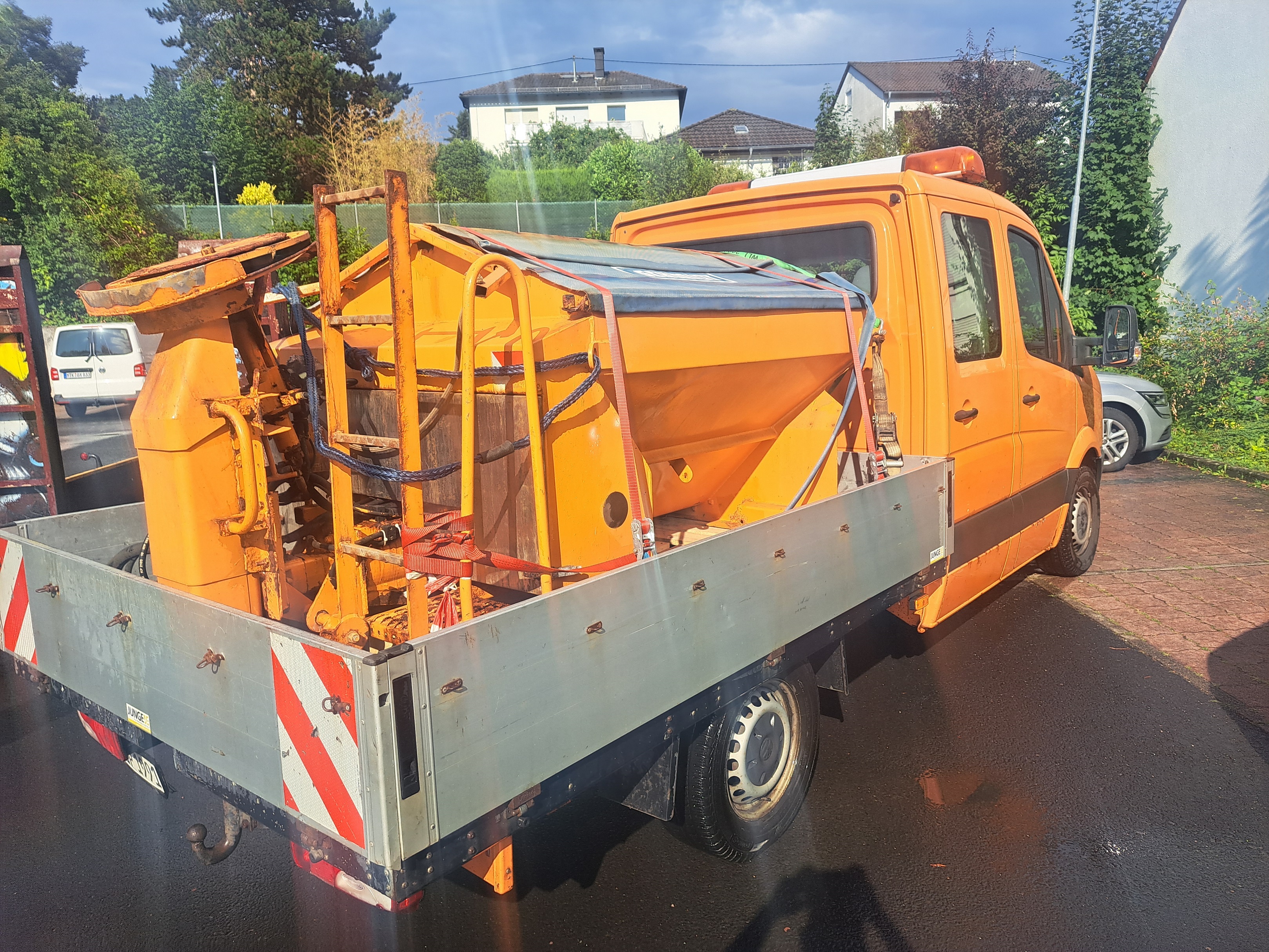 Betriebsraumreinigung & Freiräumen von Fluchtwegen